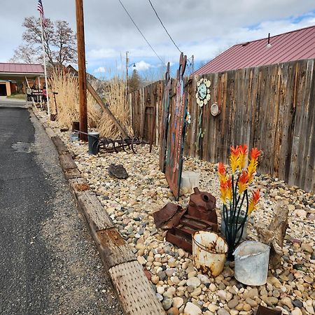 Cowboy Country Inn Escalante Bagian luar foto