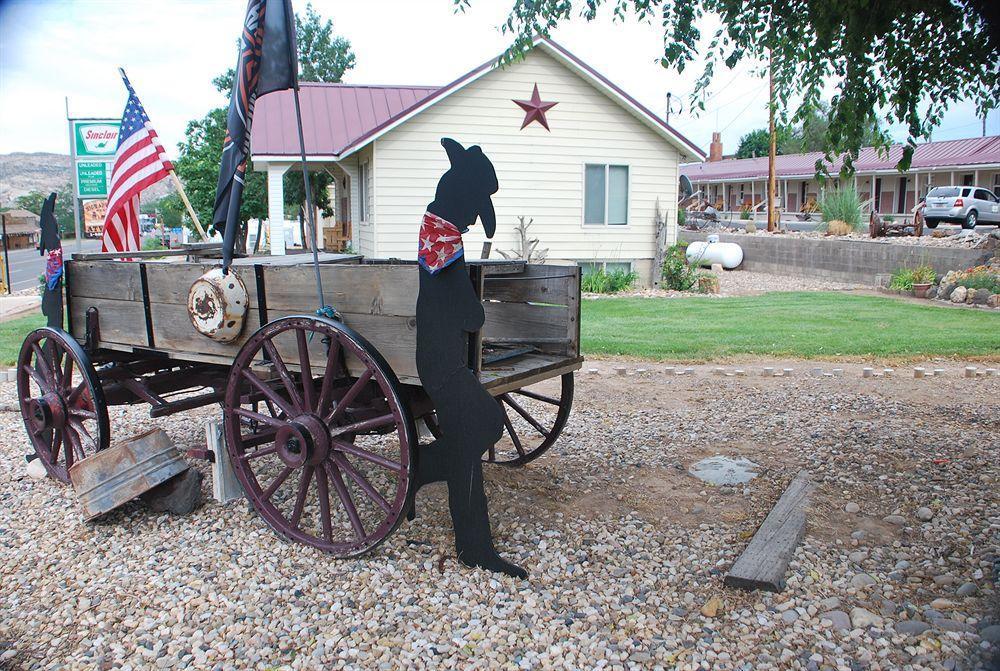 Cowboy Country Inn Escalante Bagian luar foto
